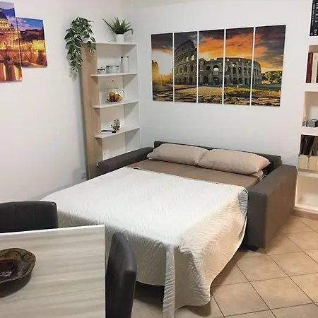 Bell House Apartment *
